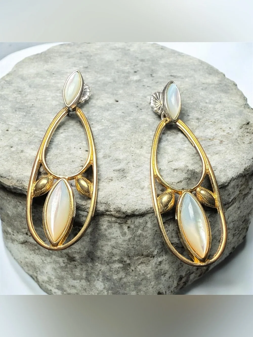 925 Vintage Carolyn Pollack Classics Mother of Pearl Drop Earrings